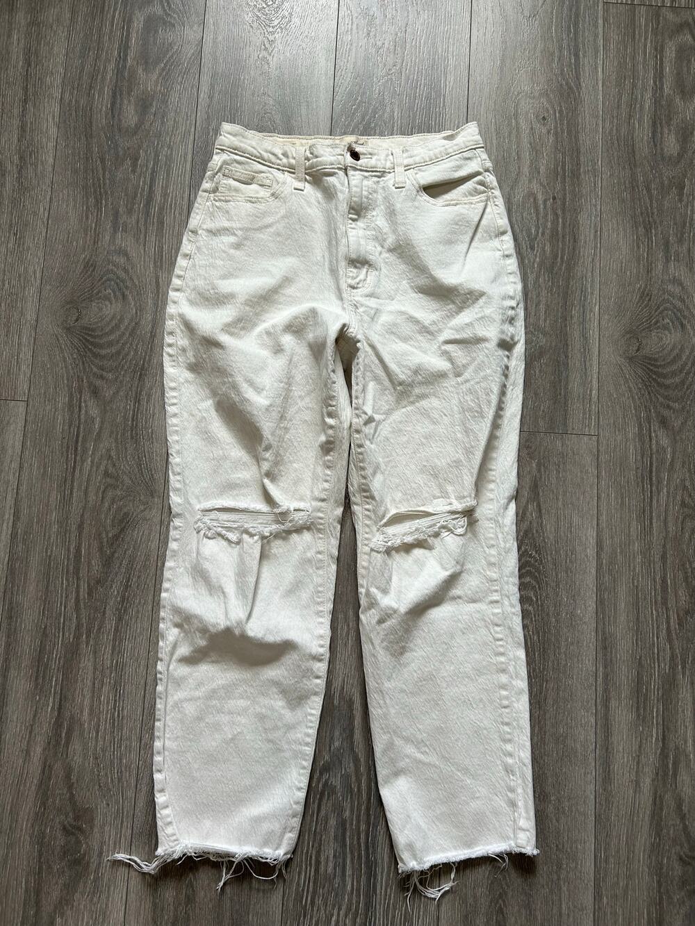Universal Threads White High Rise Vintage Straight Jeans Size W29